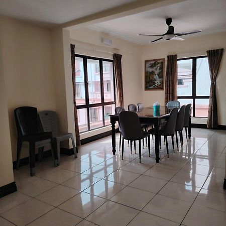 Town Condo - Marina Court Кота Кинабалу Екстериор снимка